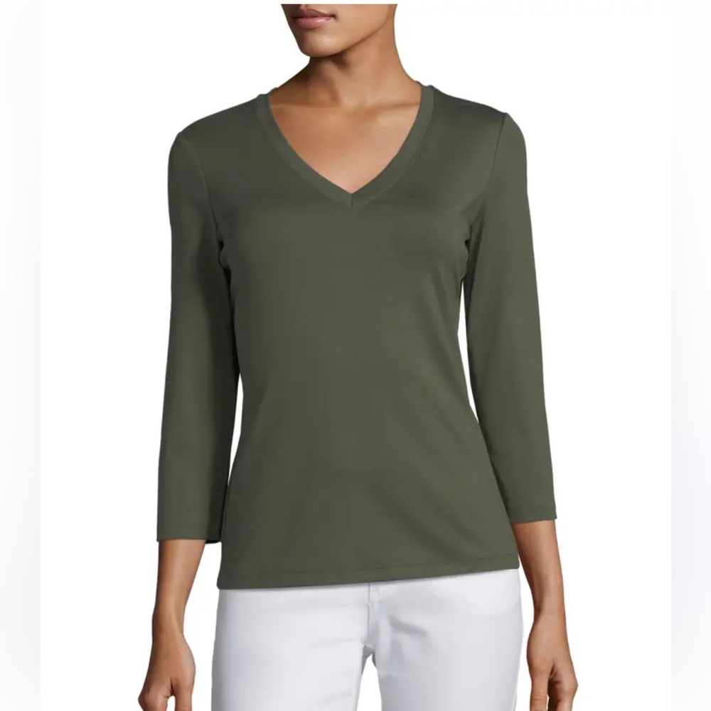 St. John’s Bay V-Neck Women's Tee Top - Size Medium